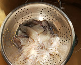 Foto del paso 1 de la receta: Calamar a la plancha con ajo y perejil y con ensalada al gusto🥗