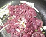 Hình bước làm 4 của món Thịt trâu xào lá tỏi