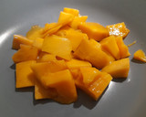 Foto del paso 1 de la receta: Rodaballo con aceite de perejil y cebollino con coolie de mango
