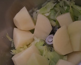 Foto del paso 1 de la receta: Crema de guisantes, patatas y puerros