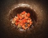 รูปขั้นตอนการทำที่ 2 ของ เห็ดออรินจิหมูสับผัดขึ้นฉ่าย สูตรนี้ใช้เครื่องปรุงโซเดียมต่ำค่ะ