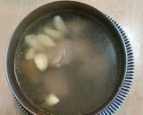 ~蒜頭蛤蠣雞湯~的食譜步驟1照片