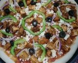 A picture of step 12 of Grilled Smoky Chicken pizza😋.