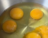 Une image de l'étape 1 de Tarte aux œufs et oignon nouveau.