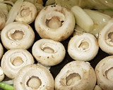 Foto del paso 1 de la receta: Champiñones salteados con Cebolla Fresca y Soja dulce