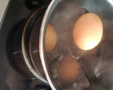 Foto del paso 3 de la receta: Huevo cocido con "truco"
