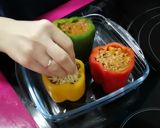 Foto del paso 7 de la receta: Pimientos tricolor rellenos de boloñesa al horno