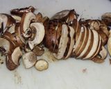 Foto del paso 1 de la receta: Espaguetis con champiñones y salchichón