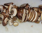 Foto del paso 1 de la receta: Espaguetis con champiñones y salchichón