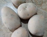 A picture of step 1 of Khatay aloo.