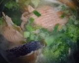 Foto langkah ke 2 dari resep Soup Brokoli Tulang Salmon.
