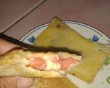 Foto langkah ke 5 dari resep Roti Isi Sosis.