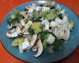 Foto del paso 2 de la receta: Ensalada de brócoli, champiñones y miel