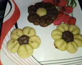 A picture of step 3 of Flowers cookies.