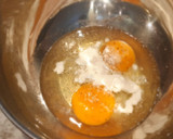 Foto del paso 3 de la receta: Tortilla de calabacín y salchichas al horno