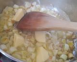 Foto del paso 4 de la receta: Albóndigas de pollo en salsa de calabacín