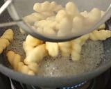 Foto langkah ke 5 dari resep Kue Kepang Ketan Salju Devina Hermawan.