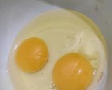 Foto langkah ke 2 dari resep Telur Dadar Gimbal.