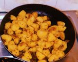 A picture of step 3 of Pan fried potatoes and sausages.