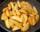 Une image de l'étape 3 de Pommes flambées au Calvados.