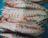 Foto langkah ke 1 dari resep Ikan cuek kuah pedas.