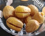 A picture of step 3 of Stuffed Dates.