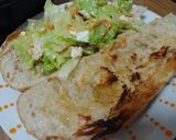 Foto del paso 1 de la receta: Bocata tortilla jamón York, queso con pan chapata y ensalada con soja