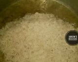 A picture of step 2 of Pine Apple-flavored fried rice.