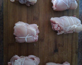 Foto del paso 5 de la receta: Contramuslos de pollo rellenos con adobo de pistacho