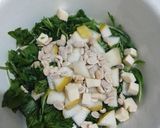 Foto del paso 2 de la receta: Ensalada de rúcula, pera y maní