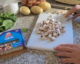 Foto del paso 2 de la receta: Tarta de Patatas, Espinacas, Champiñones y Queso (en air fryer)