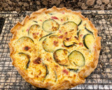 Foto del paso 8 de la receta: Pastel salado de hojaldre con calabacín, requesón y salami