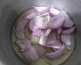 A picture of step 2 of Shaljam ki bhujia.