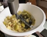Une image de l'étape 4 de Purée moulinée « rose » aux panais et courgettes.