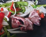 Foto del paso 4 de la receta: Chuletas a lo salvaje de papa🥩🥩
