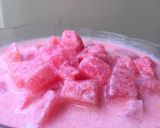 A picture of step 4 of Melon in milk.