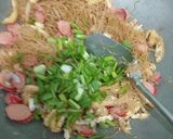 Foto langkah ke 5 dari resep Bihun Goreng Tahu Sosis.
