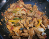 Foto del paso 2 de la receta: Burrito de carne de cerdo (puede hacerlo con la carne que desee)