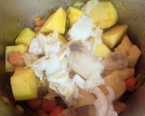 Foto del paso 4 de la receta: Patatas con migas de bacalao