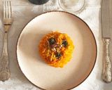 Foto del passaggio 13 della ricetta Spaghetti di carote al timo e zest di limone con pesto di basilico rucola e noci
