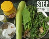 A picture of step 1 of Hariyali Soup.