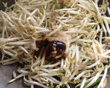 รูปขั้นตอนการทำที่ 2 ของ “ผัดถั่วงอกเต้าหู้ไข่”