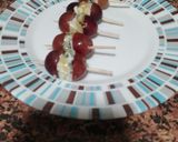 Foto del paso 1 de la receta: Pinchitos de uva y cherrys con roquefort