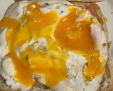 Foto del paso 5 de la receta: Sándwich de chapata con salmón, bacalao y huevo frito