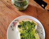 Foto del paso 2 de la receta: 🍞 Tostada con aceite saborizado de albahaca y ajo 🍃