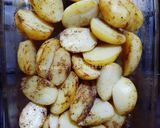 Une image de l'étape 2 de Viande poêlée accompagnée de pommes de terre au four 🍴.