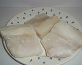 Foto del paso 2 de la receta: Filetes de bacalao congelados con puré de patatas y mayonesa, horneados