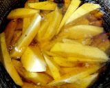 A picture of step 2 of My Tasty Chicken, Onion in BBQ Sauce with Homemade Chips 🤩.