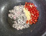 Foto langkah ke 2 dari resep Tumis Cumi Asin.