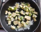 Foto del paso 1 de la receta: Omelette de calabacitas y rajas